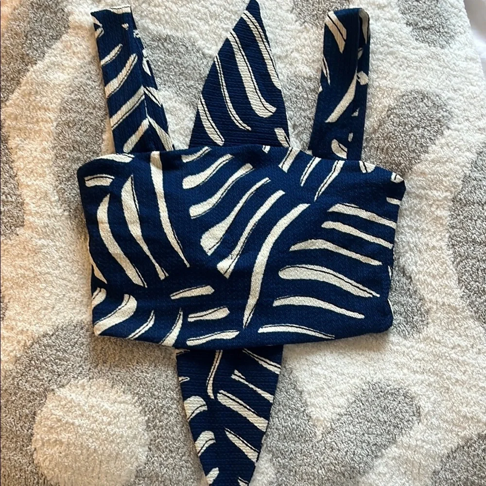 Zara Blue and White Tie Front Crop Tank Top - Picture 3 of 4